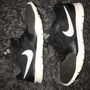 EUC Nike Flex Essential Air